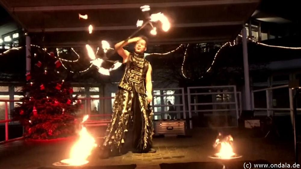 Feuerartist Berlin - Feuershow Feuerjongleur Feuerschlucker