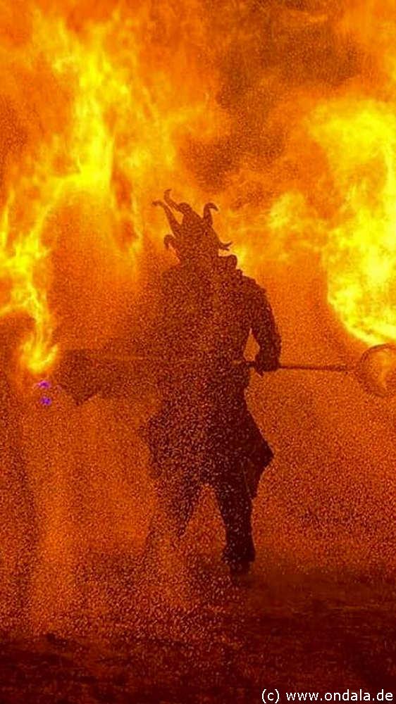 Feuerartist Berlin - Feuershow Feuerjongleur Feuerschlucker