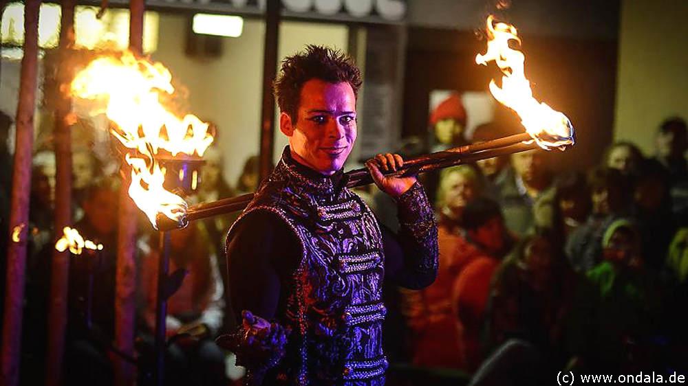 Feuerartist Berlin - Feuershow Feuerjongleur Feuerschlucker