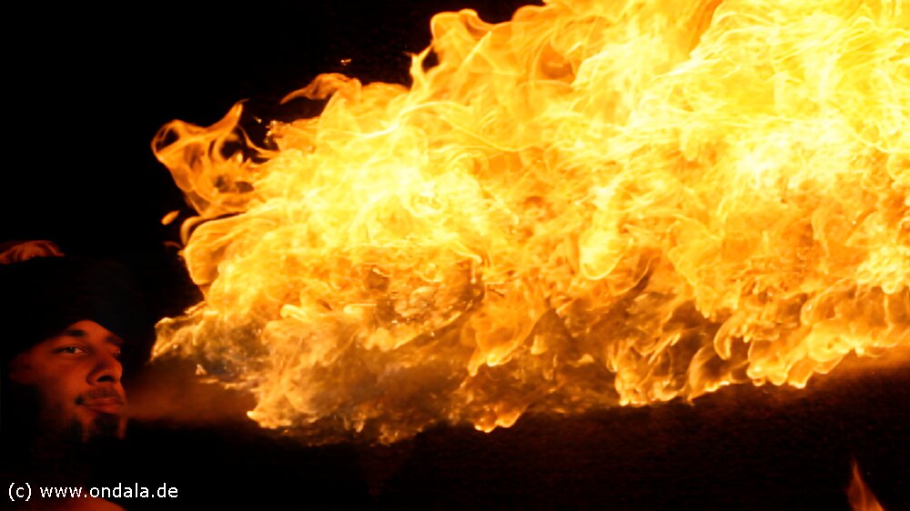 Feuergaukler Cottbus - Feuershow und mega Feuerspucken
