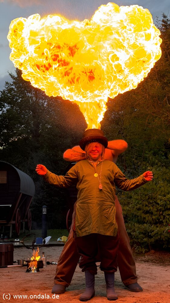 Feuergaukler Cottbus - Feuershow und mega Feuerspucken