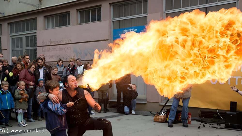 Feuergaukler Cottbus - Feuershow und mega Feuerspucken