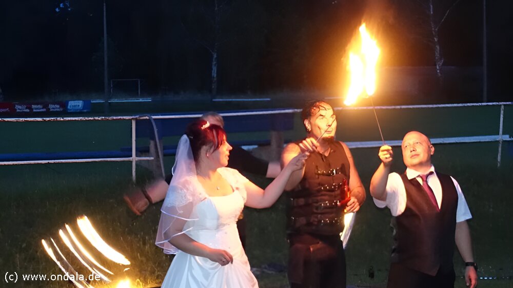 Feuergaukler Cottbus - Feuershow und mega Feuerspucken