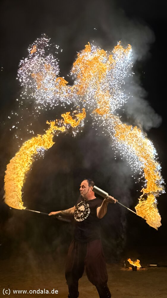 Feuergaukler Cottbus - Feuershow und mega Feuerspucken Feuergaukler Cottbus - Feuershow und mega Feuerspucken