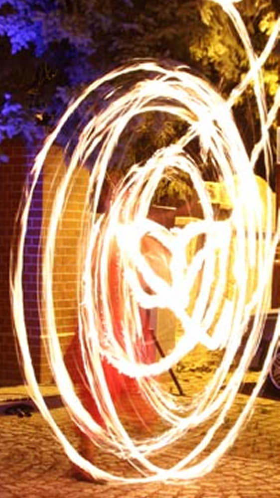 Lustiger Feuergaukler Leipzig  Licht & Feuershow & Spa