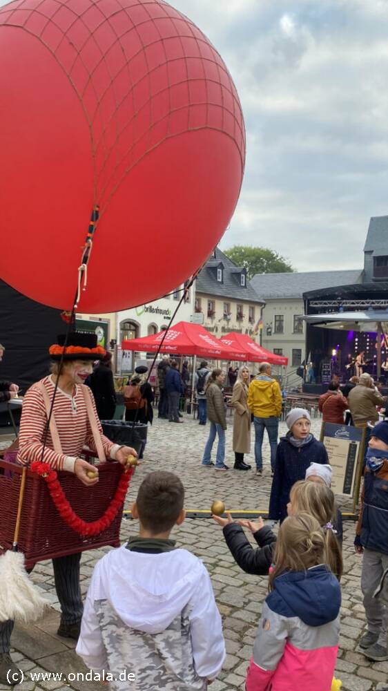 Stelzenläufer Leipzig Kostüm Ballonfahrer Stelzenläufer Leipzig Kostüm Ballonfahrer