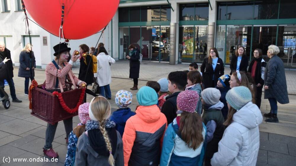 Ballonfahrer für Märkte und Weihnachtsfeiern Ballonfahrer für Märkte und Weihnachtsfeiern