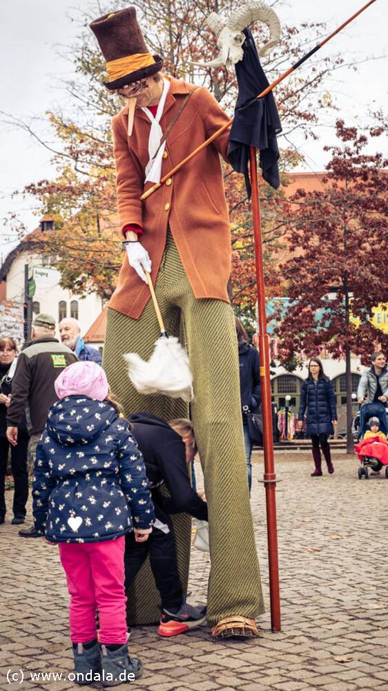 Stelzenläufer + Walking Acts Leipzig. Walk Act für tolle Events Stelzenläufer + Walking Acts Leipzig. Walk Act für tolle Events