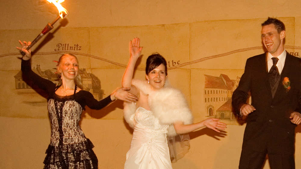 Feenhafte Feuerknstlerin Dresden - Firmenfest & Hochzeit