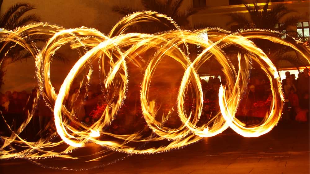 Feenhafte Feuerknstlerin Dresden - Firmenfest & Hochzeit