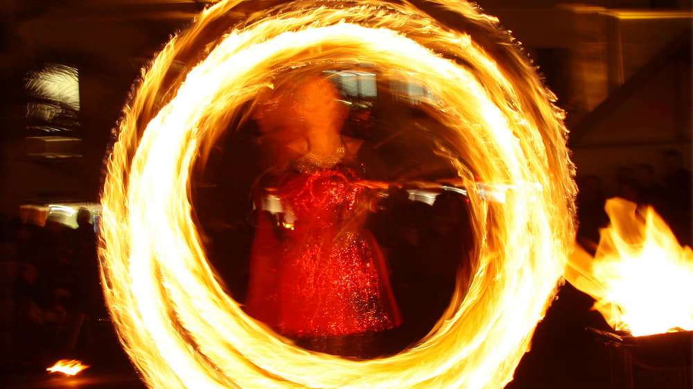 Feenhafte Feuerknstlerin Dresden - Firmenfest & Hochzeit