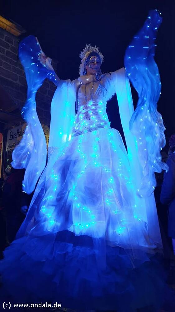 Leuchtende Wesen f�r Staunen und Lachen