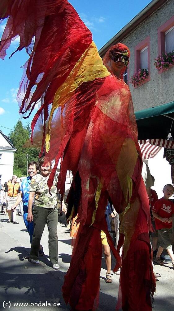 Stelzenl�uferinnen Chemnitz Feuer und Wasser