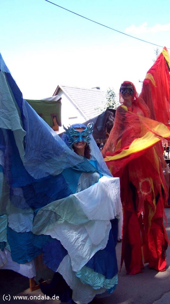 Stelzenl�uferinnen Chemnitz Feuer und Wasser