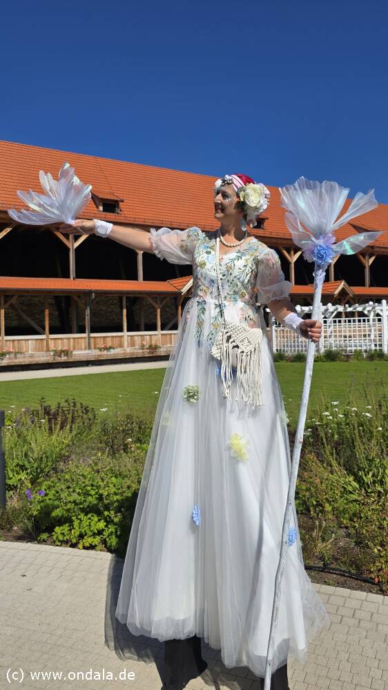 Stelzenl�ufer Show mit Kost�m Event