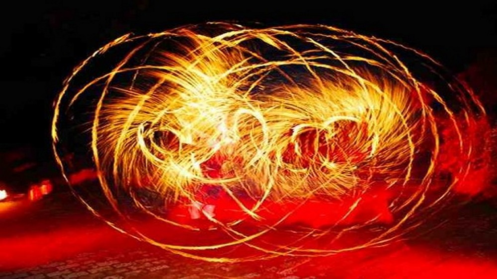 Professionelle Feuertnzerin Frth  Feuershow & Lichtshow