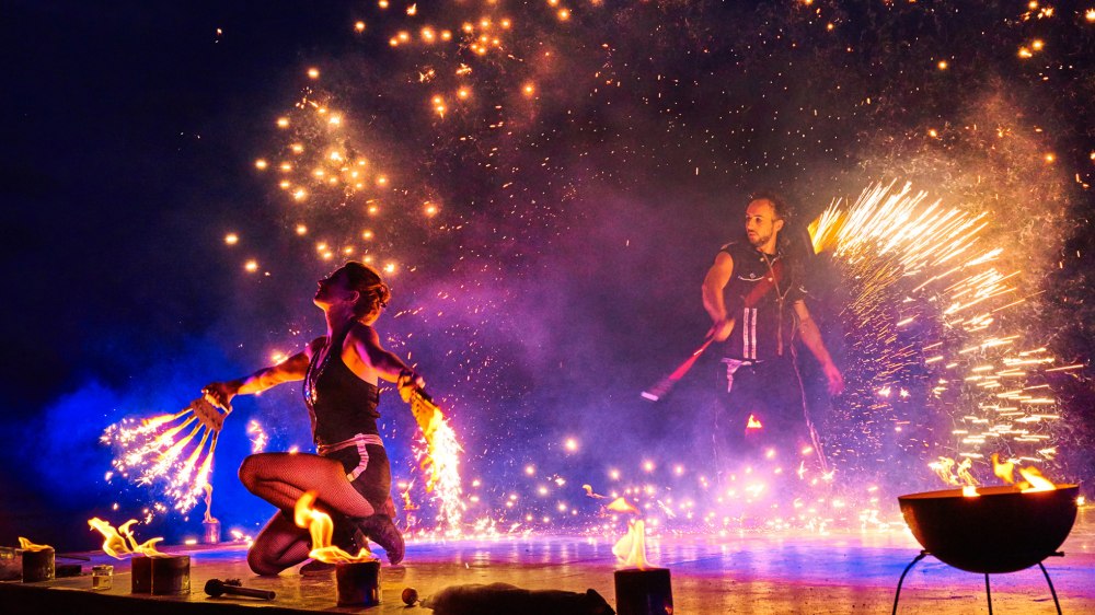 Feuershow Hamburg - Feuerschlucker Feuertanz Lichtshow