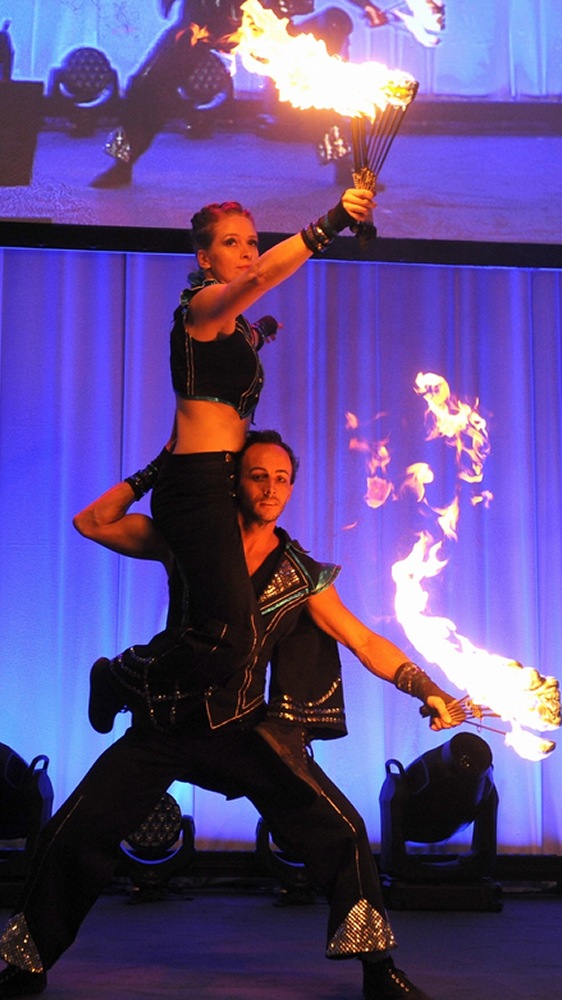Feuershow Hamburg - Feuerschlucker Feuertanz Lichtshow