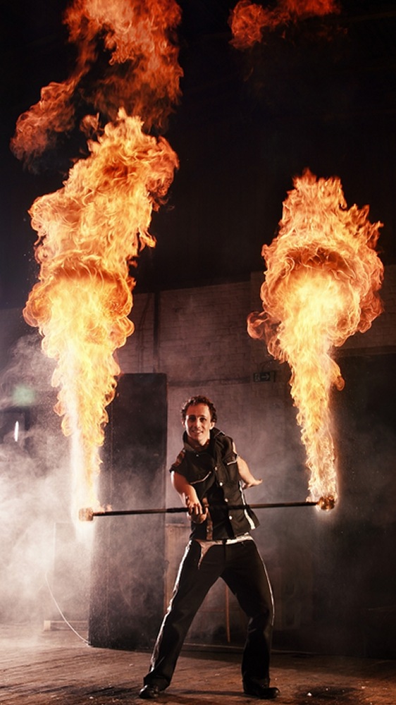 Feuershow Hamburg - Feuerschlucker Feuertanz Lichtshow