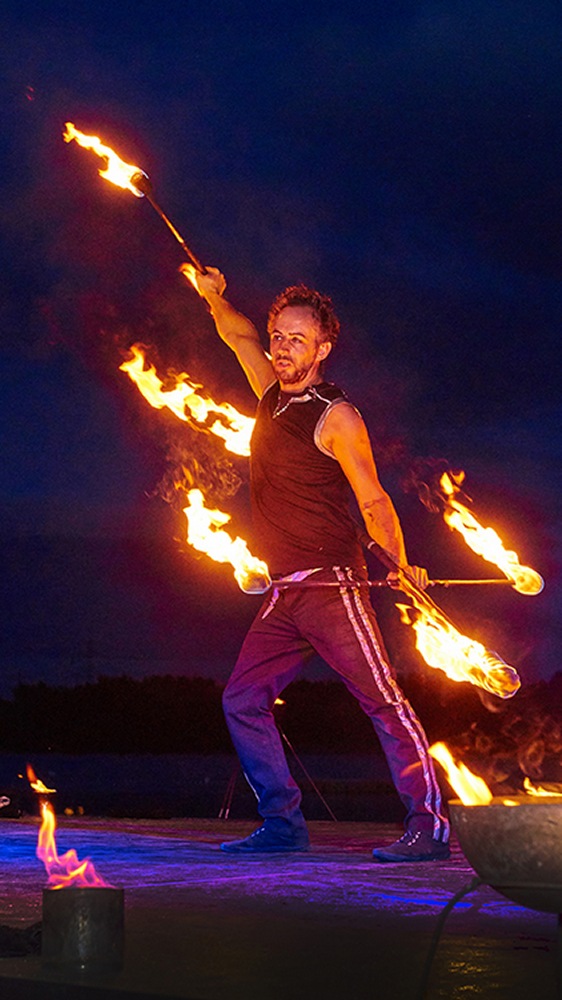 Feuershow Hamburg - Feuerschlucker Feuertanz Lichtshow