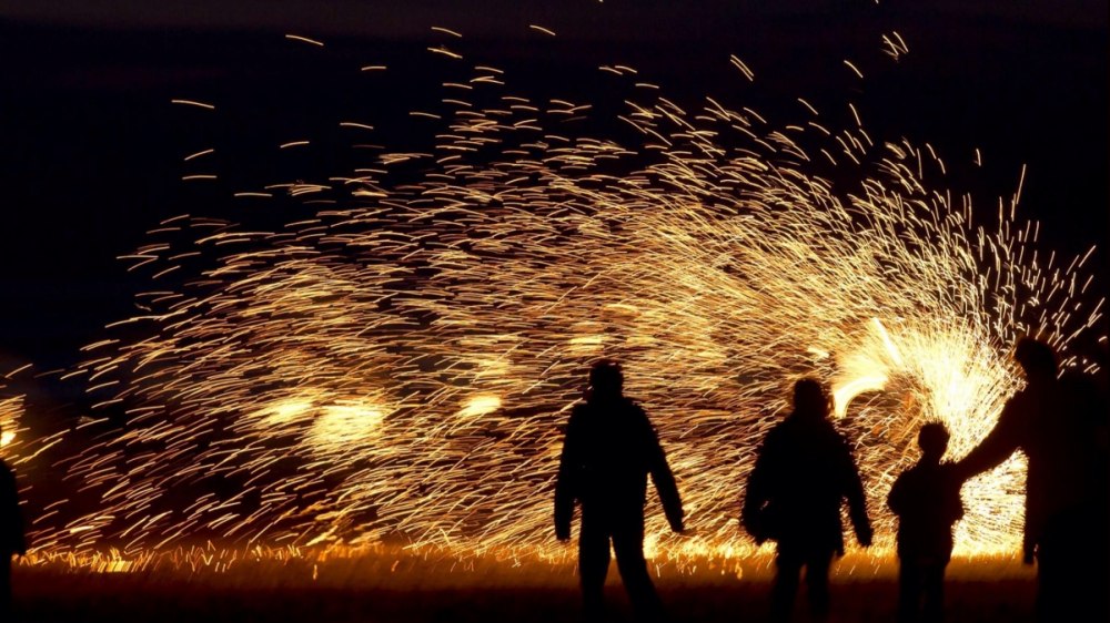 Feuershow Hamburg - Feuerschlucker Feuertanz Lichtshow