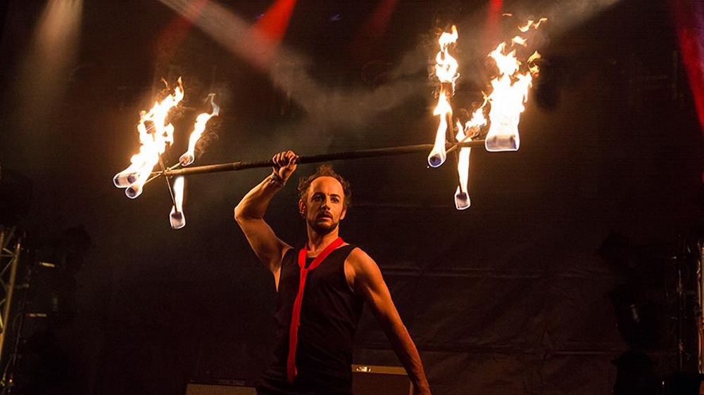 Feuershow Hamburg - Feuerschlucker Feuertanz Lichtshow