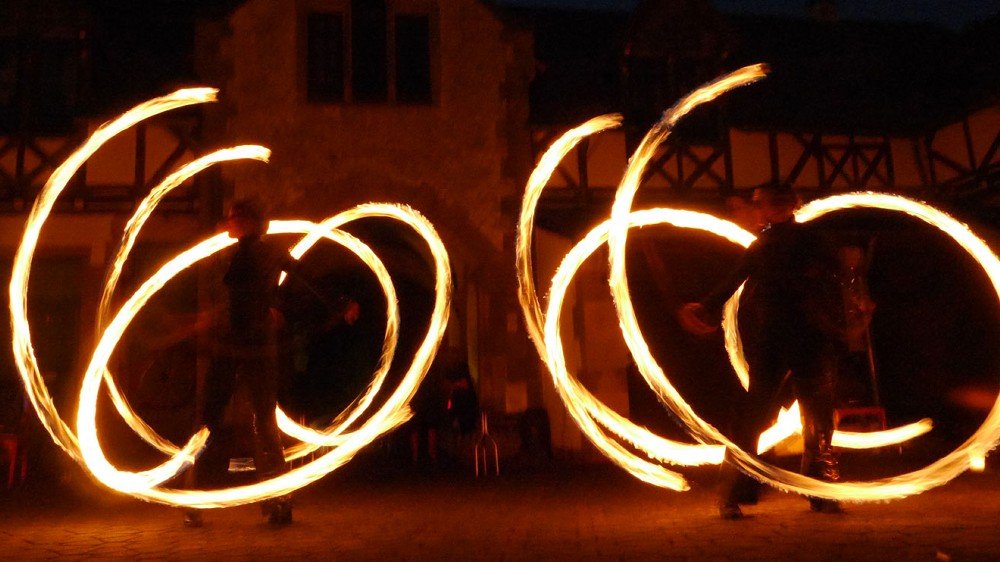 Anmutige Feuershow Hildesheim für Firmenfest & Hochzeit
