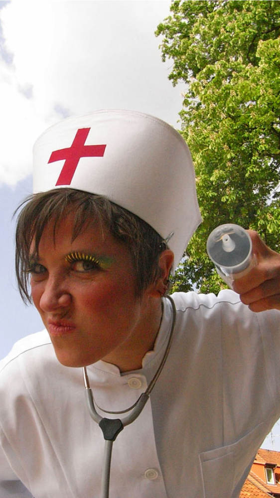 Stelzenläufer Niedersacsen - Kostüm Krankenschwester