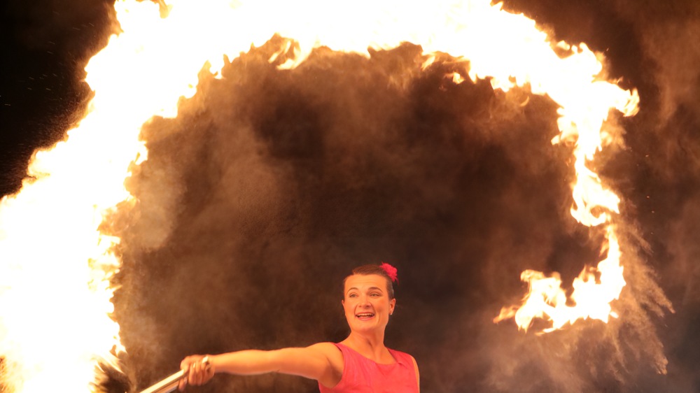 Feuerwerk der Sinne: Feurige Jonglagen und atemberaubende Feuereinlagen