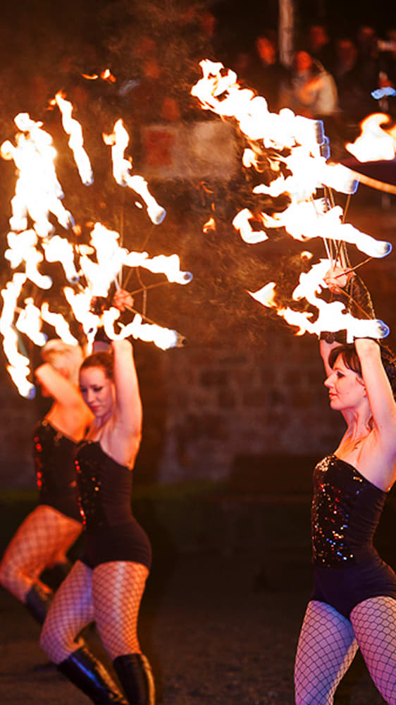 Anmutige Feuershow Mainz fr Firmenfest Hochzeit Geburtstag