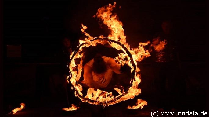Professionelle Feuershow Neubrandenburg - Feier Hhepunkt