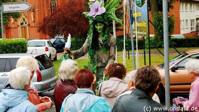 Professionelle Stelzenlufer Neubrandenburg - DER Hhepunkt