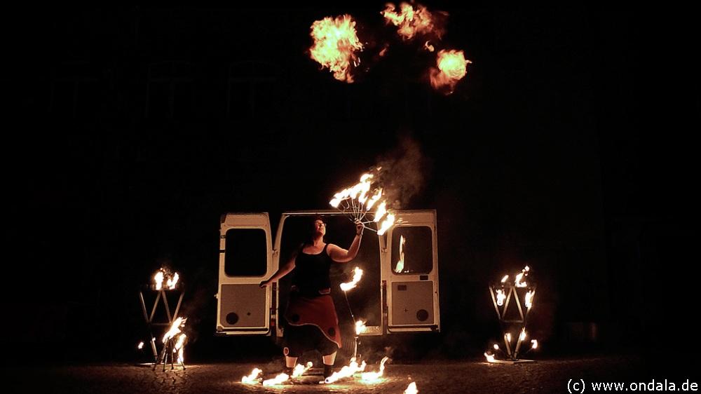 Feuershow Nordhausen - Feuerjonglage & mega Feuerspucken