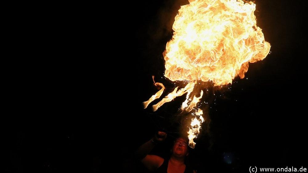 Feuershow Nordhausen - Feuerjonglage & mega Feuerspucken