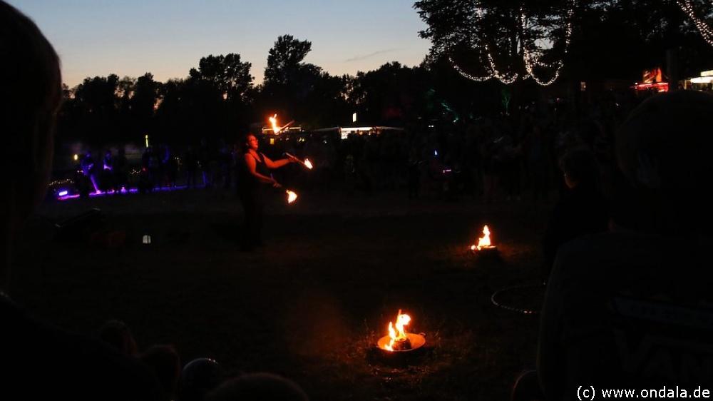 Feuershow Nordhausen - Feuerjonglage & mega Feuerspucken