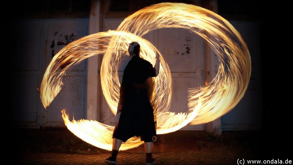 Feuershow Nordhausen - Feuerjonglage & mega Feuerspucken