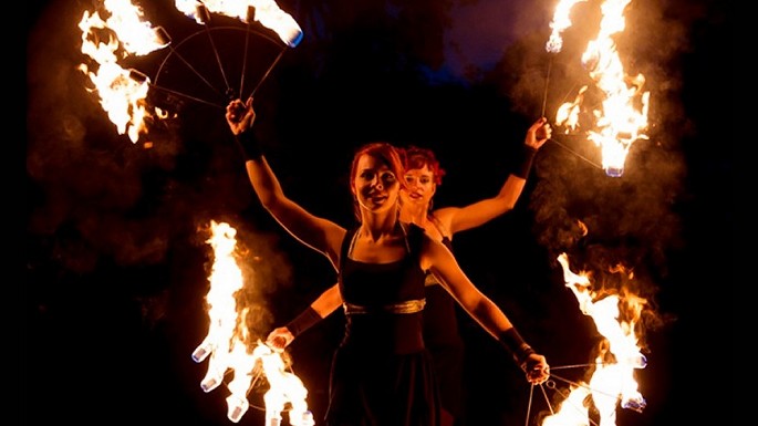 Bezaubernde Feuershow Rostock fr Firmenfeier & Hochzeit