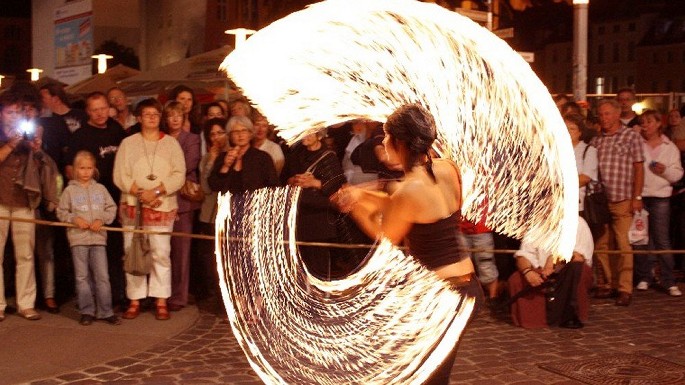 Bezaubernde Feuershow Rostock fr Firmenfeier & Hochzeit