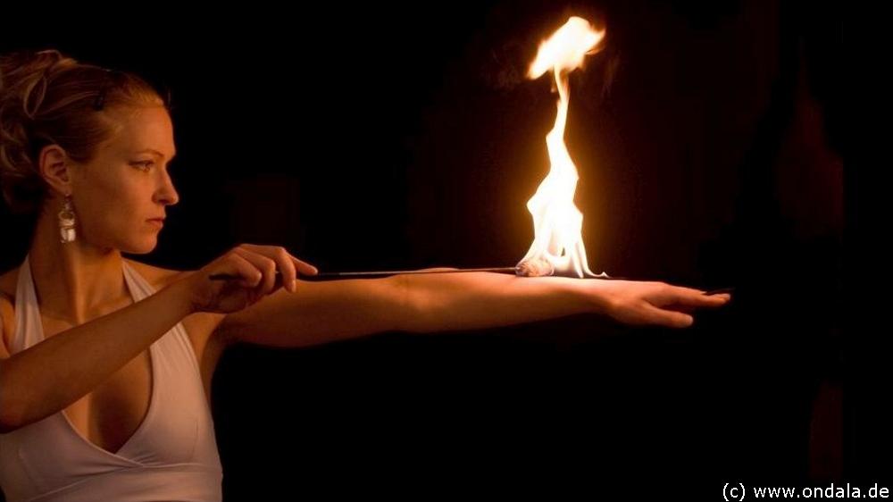 Feuertnzerin Stuttgart - Feuershow Feuertanz Feuerjonglage
