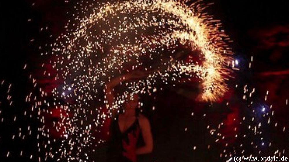 Professionelle Feuertnzerin Stuttgart - Feuershow & Lichtshow