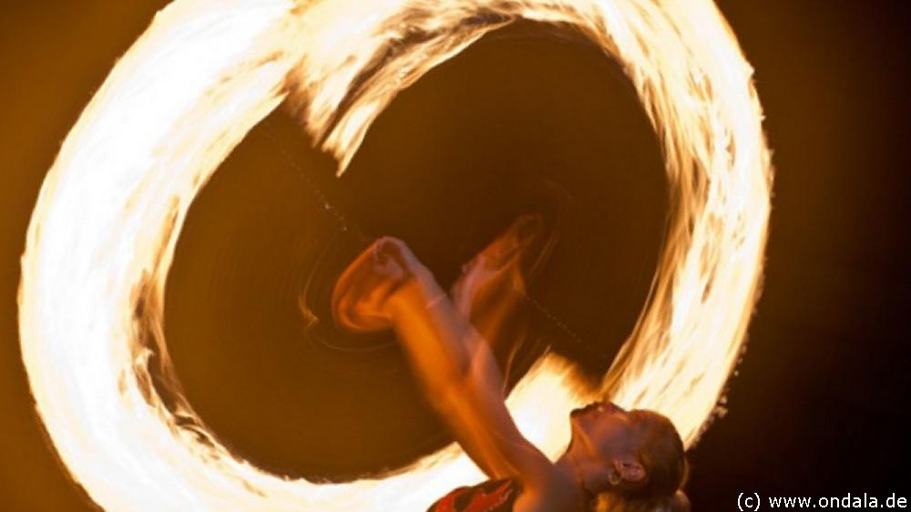 Professionelle Feuertnzerin Stuttgart - Feuershow & Lichtshow