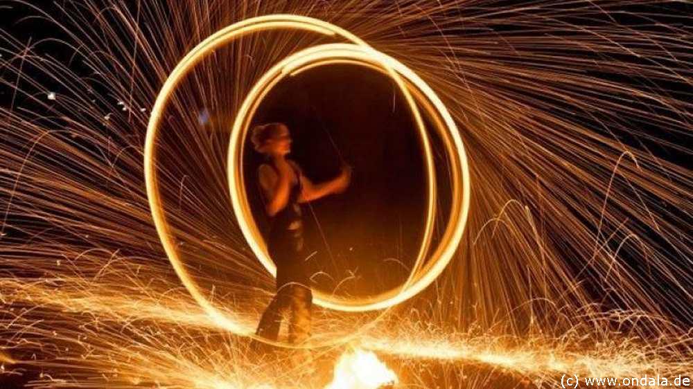Professionelle Feuertnzerin Stuttgart - Feuershow & Lichtshow
