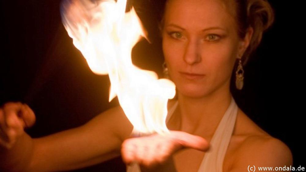 Professionelle Feuertnzerin Stuttgart - Feuershow & Lichtshow