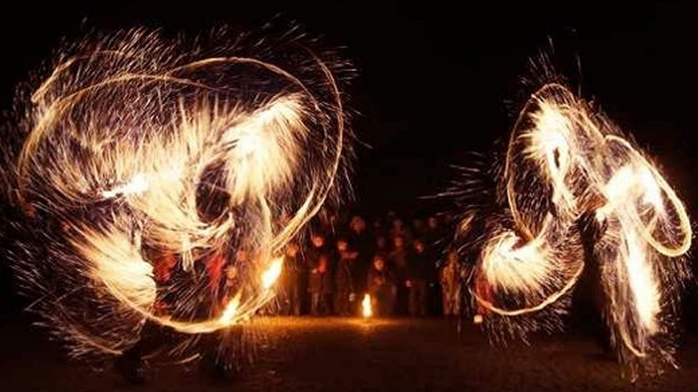 Anmutige Feuershow Thringen - Firmenfest Hochzeit Event